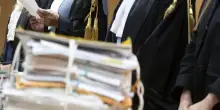 Mazzata alla famiglia dalla Consulta. I diritti dei papà alle mamme lesbiche