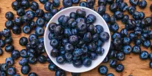 Tutti pazzi per i mirtilli, le perline blu (ma non solo) dal bosco al supermercato