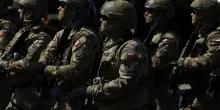 La Polonia schiera l’esercito: 40.000 soldati al confine con la Russia e la Bielorussia