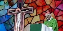 La Cei sfila al gay pride, fedeli furiosi