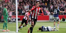 Manchester United, altra frenata in Premier League: poker del Brentford in rimonta