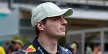 Verstappen guida una Ferrari con un nome finto: il retroscena diventato virale