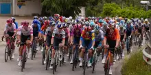 Il Giro d’Italia arriva in Puglia, Pedersen in maglia rosa
