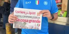 Fila alle edicole di Napoli per acquistare il Corriere dello Sport-Stadio