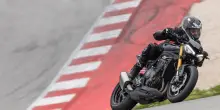 Speed Triple 1200 RS 2025: la naked sportiva di Triumph diventa ancora più estrema