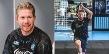 Napoli, è il primo giorno di De Bruyne: tanti sorrisi, test fisici e allenamento in palestra