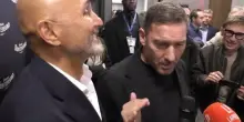 Totti e la battuta a Spalletti che fa ridere tutti: "Tu fai l'allenatore, io il magazziniere"