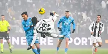 Chi è l'arbitro di Venezia-Juve: dal rigore negato al rosso dimenticato