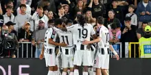 "Ripartiamo da qui", il coro dei giocatori Juve dopo la vittoria a Venezia