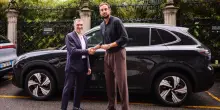 Geely accelera in Italia: partnership con LBA e Marco Belinelli nuovo volto del marchio
