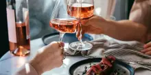 Avanza il vino al ristorante? Portatelo a casa! Ecco come non rovinare una bottiglia aperta