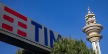 Tim: ricavi in rialzo, si riduce il rosso. Confermati i target 2025