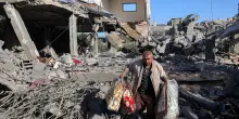 Gaza, raid sulla casa di una dottoressa: morti nove figli. Sudari per Gaza: adesione di 200 Comuni