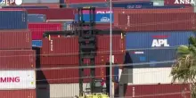 Dazi: al porto di Los Angeles dimezzati i posti di lavoro a causa della paralisi delle merci in transito