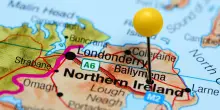 Irlanda del Nord, esplode la rabbia anti-migranti