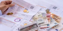 Bolletta luce: +1,9% nel terzo trimestre per 3 milioni di clienti vulnerabili