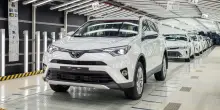 I dazi spingono Toyota, vendite record a maggio. Produzione in lieve flessione