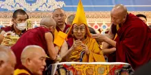 Il Dalai Lama compie 90 anni e avvia confronto interno sulla successione