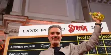 Andrea Bajani vince lo Strega: «anche i maschi devono contestare il patriarcato»