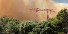 Incendio a Marsiglia, le fiamme hanno raggiunto la città