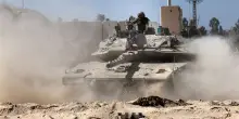 Gaza, non c’è accordo per la tregua. La nave cargo Eternity affonda dopo l’attacco degli Houthi
