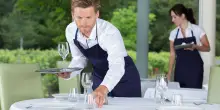 Turismo, la tassazione agevolata sulle mance si applica a tutti lavoratori