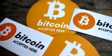 Il Bitcoin vola ai massimi a oltre 121.000 dollari