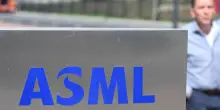 ASML getta ombre sul mercato dei chip, e il titolo crolla
