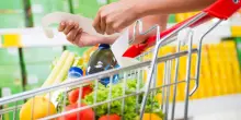 Inflazione, Istat conferma le stime: a giugno sale all’1,7%. Lieve rialzo per il carrello della spesa (+2,8%)
