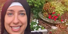 Suor Aline, l’ex badessa fuggita dal monastero di clausura ha aperto un profilo Instagram