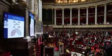 Francia, un milione di firme contro legge che autorizza pesticida