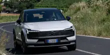 Volvo EX30 Cross Country, come è fatto e come va il suv elettrico compatto tuttoterreno