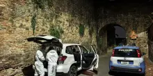 Cadavere di una donna tra le sterpaglie, giallo a Roma