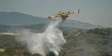 Incendi in Grecia, feriti 6 vigili del fuoco. In partenza due Canadair dall’Italia