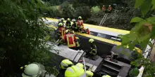 Deraglia un treno in Germania: almeno 3 morti e 34 feriti. Il cancelliere Merz: «Uno shock»