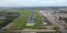 Incendio vicino all’aeroporto di Catania, sospesi i voli