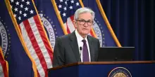 La Fed lascia i tassi invariati nell’intervallo 4,25-4,50%