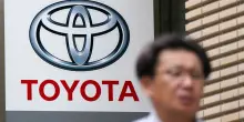 Toyota, i dazi Usa pesano per oltre 8 miliardi. Crollano le stime sui profitti