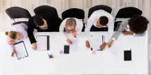Imprese, l’orientamento politico dei lavoratori influisce su gestione degli utili e bilancio aziendale