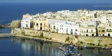 «Case pollaio» a Gallipoli, 9 turisti in 50 metri quadri