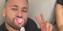 Ciuccio per adulti: la mania anti-stress che spopola in Brasile (e conquista anche Neymar)