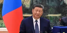 Xi mostra i muscoli nella grande parata militare