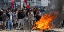Nepal, dopo i 19 morti di ieri revocato il bando ai social network