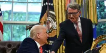 Licenziato l’ambasciatore britannico negli Usa Mandelson per legami con Epstein