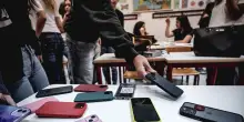 Tra studenti e prof uno su cinque contrario a stop cellulari in classe