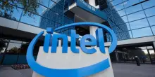 Nvidia offre una stampella a Intel investendo 5 miliardi nello storico produttore di chip