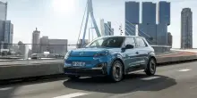 Nissan Micra, autonomia e prezzi della compatta elettrica derivata dalla Renault 5