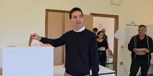 Chi è Acquaroli, il governatore meloniano al bis dopo aver strappato le Marche alla sinistra