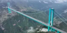 Il ponte Huajiang Grand Canyon: un’impresa ingegneristica senza precedenti in Cina