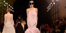 Balenciaga riparte dall’austerità leggera firmata Piccioli